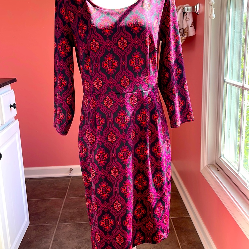 Brand new mid length dress in size L from the limited!